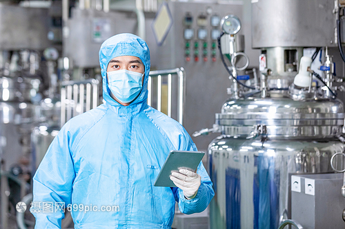 智慧工厂新篇章 化工厂技术工人与计算机软件开发的融合创新